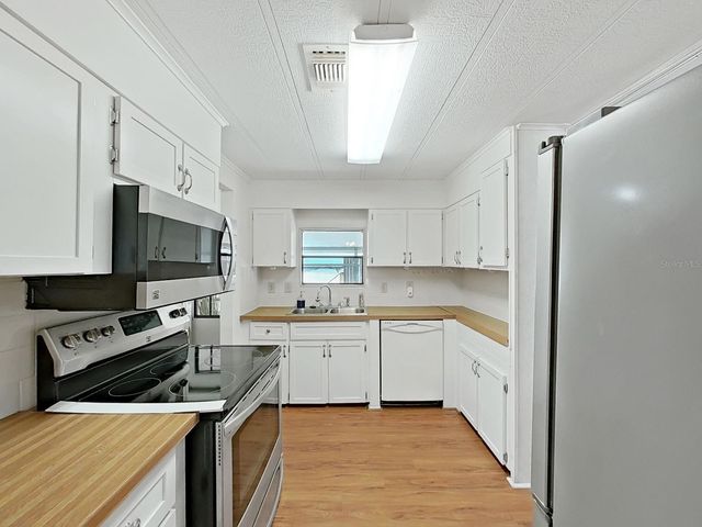 1688 FOXWAY DR, Lakeland, FL 33810
