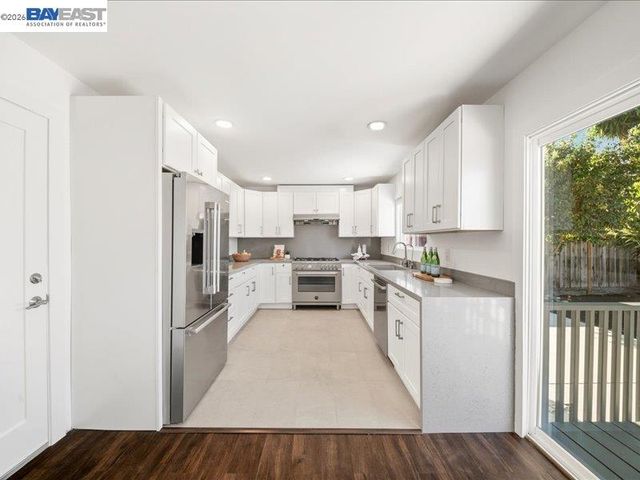 7527 Frederiksen Ln, Dublin, CA 94568