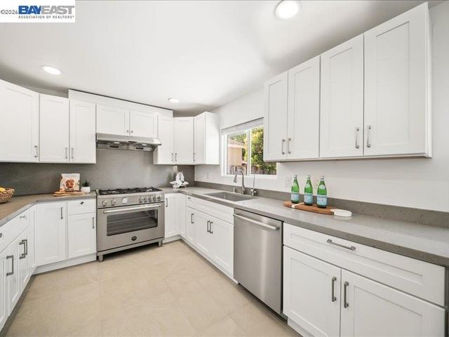 7527 Frederiksen Ln, Dublin, CA 94568