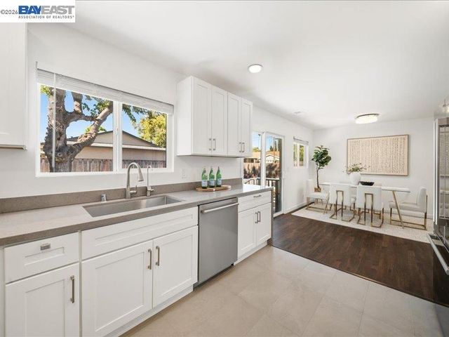 7527 Frederiksen Ln, Dublin, CA 94568
