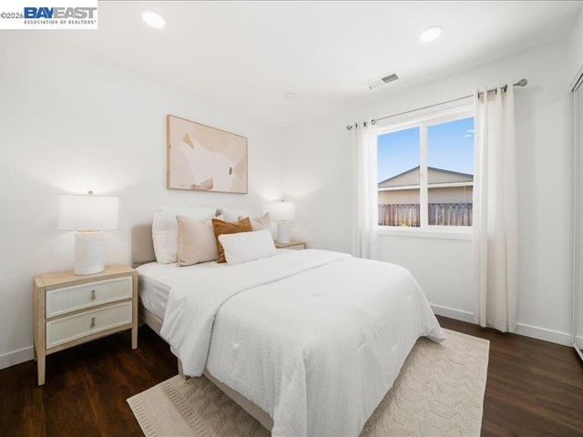 7527 Frederiksen Ln, Dublin, CA 94568