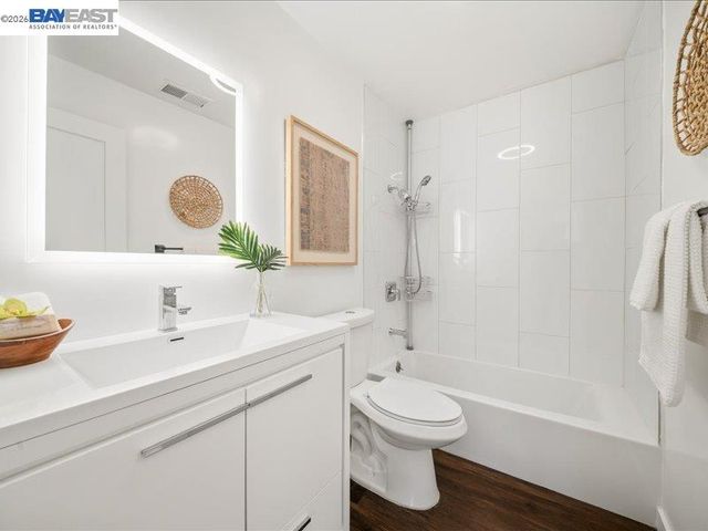 7527 Frederiksen Ln, Dublin, CA 94568