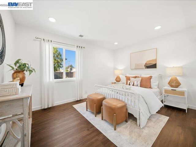 7527 Frederiksen Ln, Dublin, CA 94568
