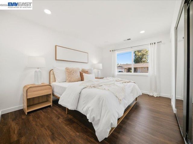 7527 Frederiksen Ln, Dublin, CA 94568