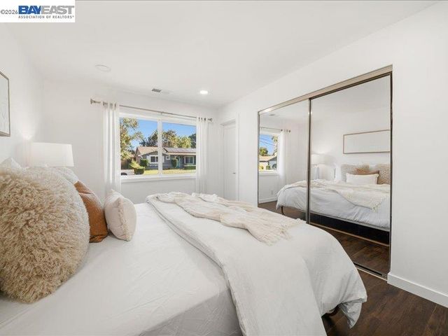 7527 Frederiksen Ln, Dublin, CA 94568