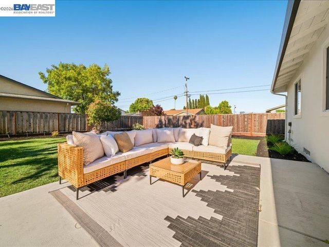 7527 Frederiksen Ln, Dublin, CA 94568