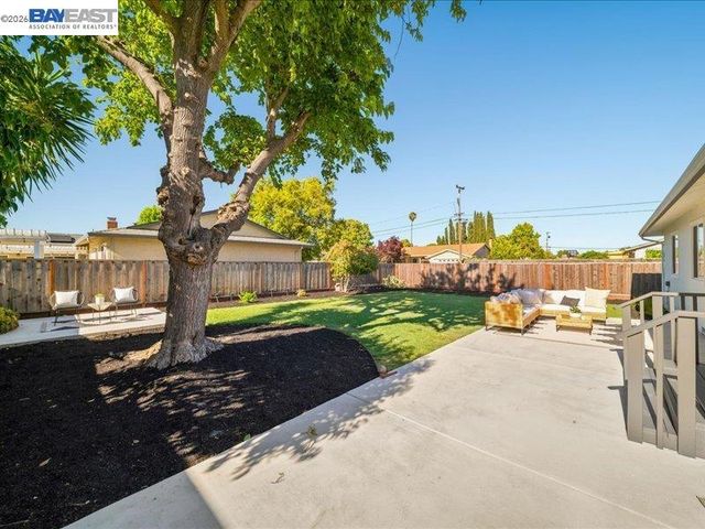 7527 Frederiksen Ln, Dublin, CA 94568