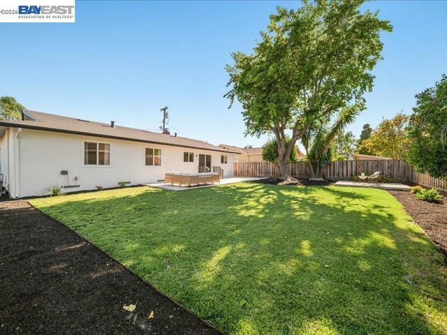 7527 Frederiksen Ln, Dublin, CA 94568
