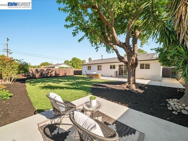 7527 Frederiksen Ln, Dublin, CA 94568