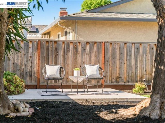 7527 Frederiksen Ln, Dublin, CA 94568