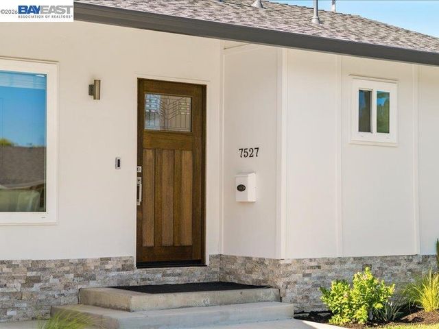 7527 Frederiksen Ln, Dublin, CA 94568