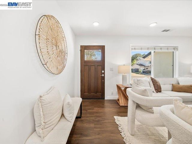 7527 Frederiksen Ln, Dublin, CA 94568