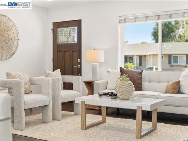 7527 Frederiksen Ln, Dublin, CA 94568
