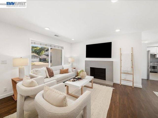 7527 Frederiksen Ln, Dublin, CA 94568