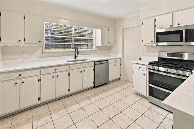 6000 Howells Ferry Road, Mobile, AL 36618