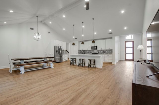 6509 Shady LN, Lago Vista, TX 78645