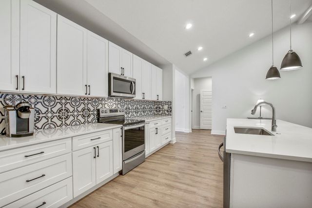 6509 Shady LN, Lago Vista, TX 78645