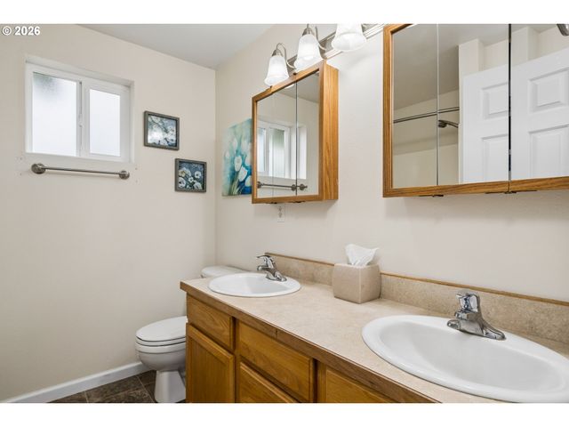 25234 TYRO Ave, Veneta, OR 97487