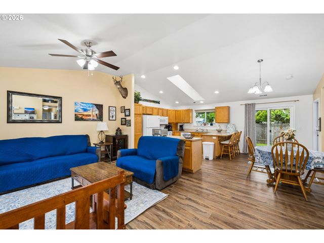 25234 TYRO Ave, Veneta, OR 97487