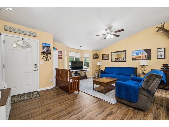25234 TYRO Ave, Veneta, OR 97487