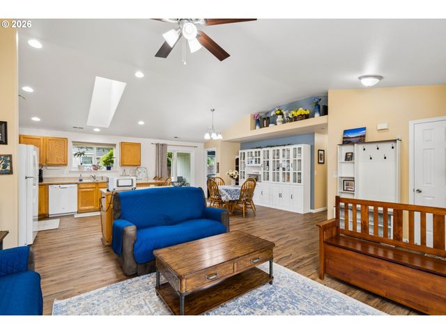 25234 TYRO Ave, Veneta, OR 97487