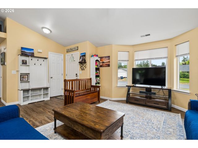 25234 TYRO Ave, Veneta, OR 97487