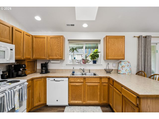 25234 TYRO Ave, Veneta, OR 97487