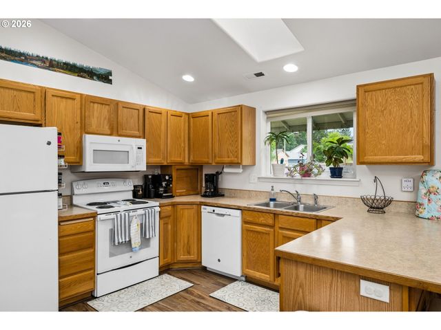 25234 TYRO Ave, Veneta, OR 97487