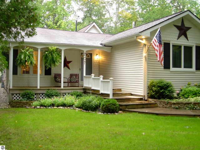 207 Birchwood Avenue, Traverse City, MI 49685