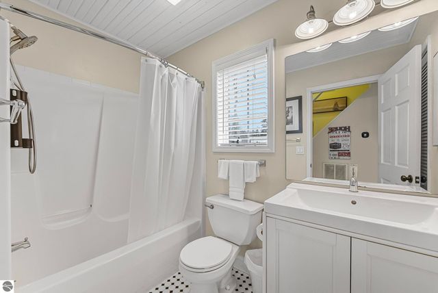 207 Birchwood Avenue, Traverse City, MI 49685