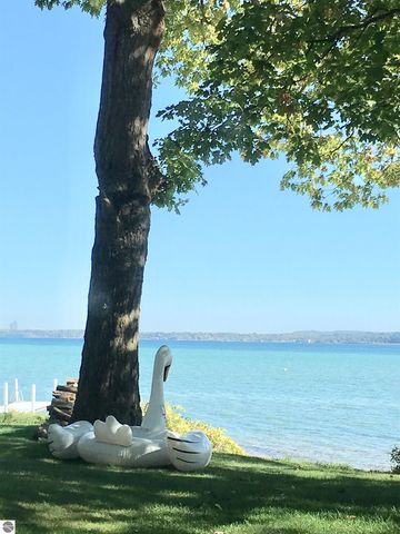 207 Birchwood Avenue, Traverse City, MI 49685