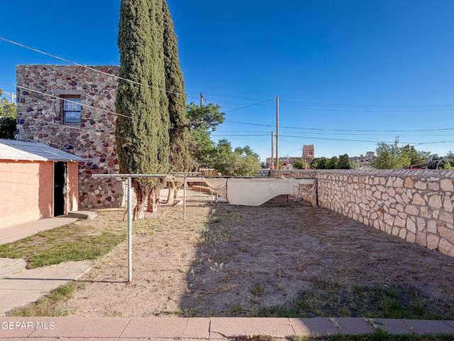 3900 TROWBRIDGE Drive, El Paso, TX 79903