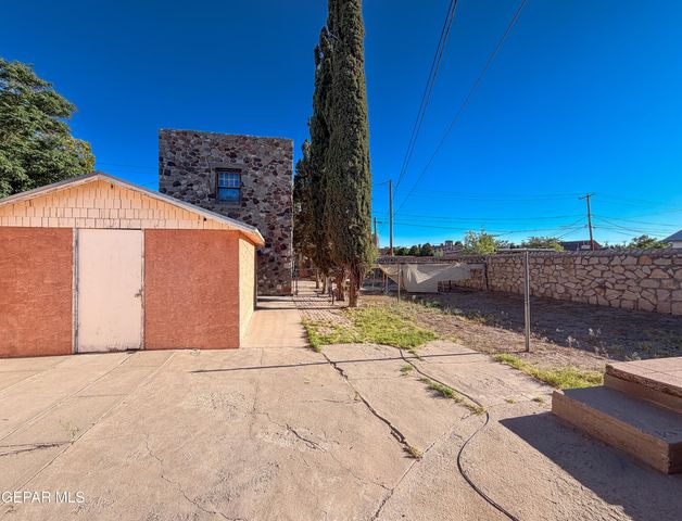 3900 TROWBRIDGE Drive, El Paso, TX 79903