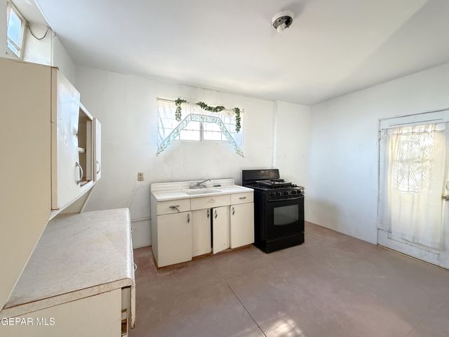 3900 TROWBRIDGE Drive, El Paso, TX 79903