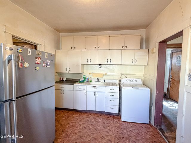 3900 TROWBRIDGE Drive, El Paso, TX 79903