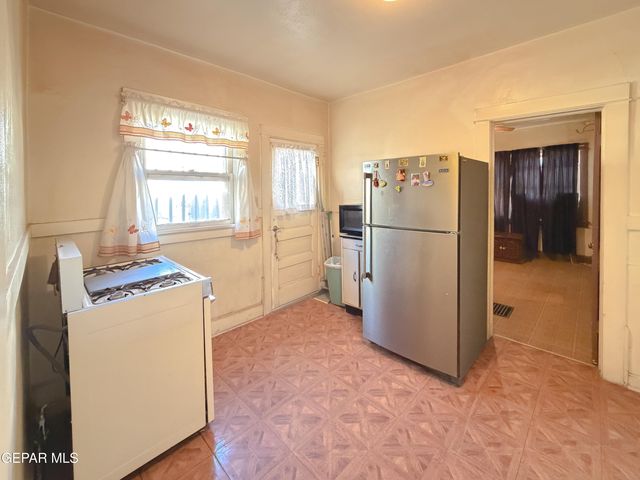 3900 TROWBRIDGE Drive, El Paso, TX 79903