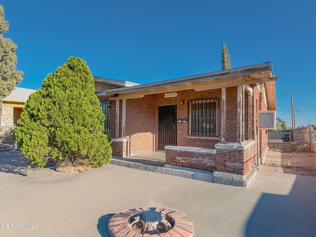 3900 TROWBRIDGE Drive, El Paso, TX 79903