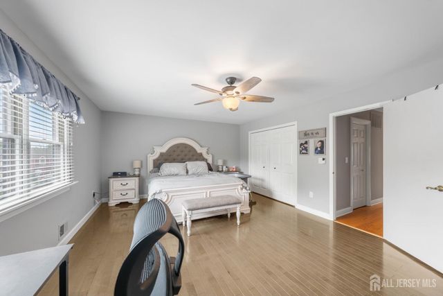 21 Knoll Court, Old Bridge, NJ 07747