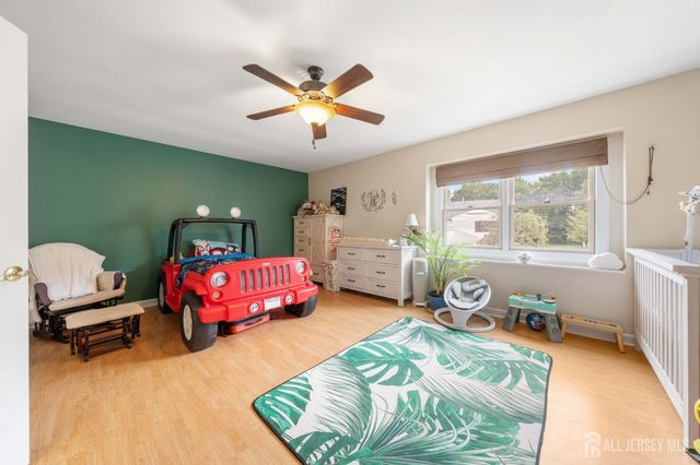 21 Knoll Court, Old Bridge, NJ 07747