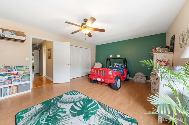 21 Knoll Court, Old Bridge, NJ 07747
