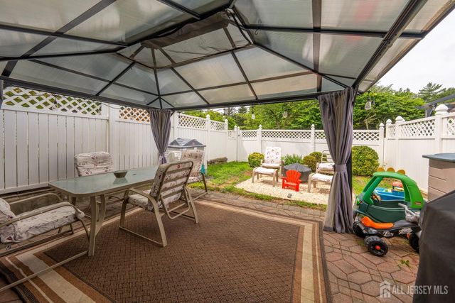 21 Knoll Court, Old Bridge, NJ 07747