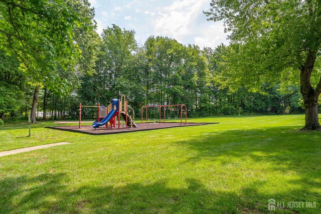 21 Knoll Court, Old Bridge, NJ 07747