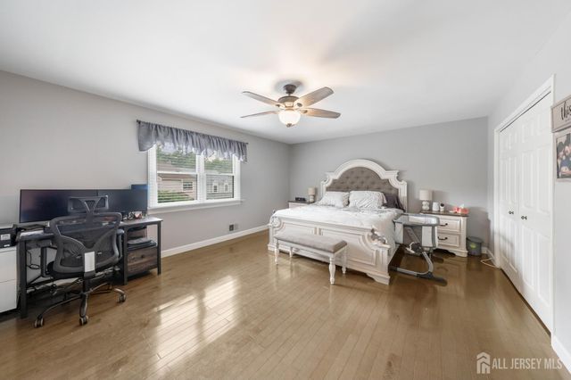 21 Knoll Court, Old Bridge, NJ 07747