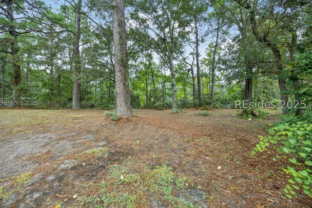 32 Parker Dr, Beaufort, SC 29906