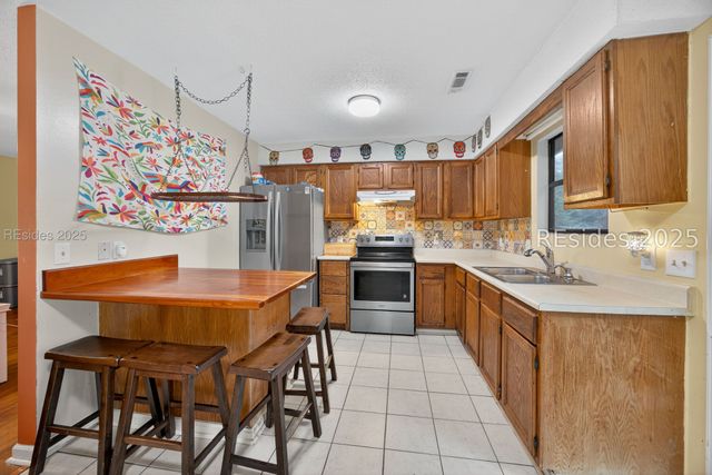 32 Parker Dr, Beaufort, SC 29906