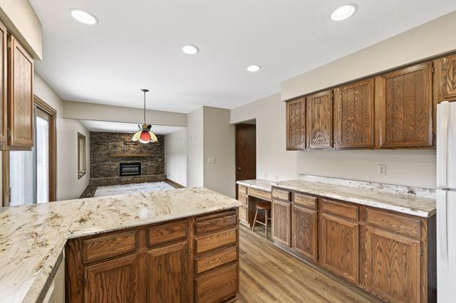 3016 Lakewood Drive N, Maplewood, MN 55109
