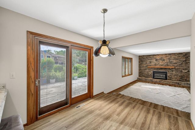3016 Lakewood Drive N, Maplewood, MN 55109