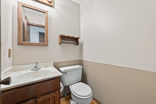 3016 Lakewood Drive N, Maplewood, MN 55109