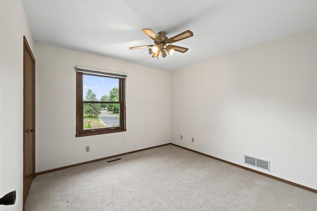 3016 Lakewood Drive N, Maplewood, MN 55109