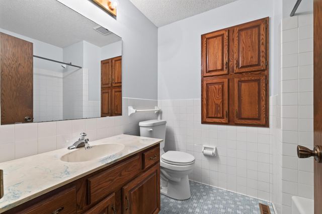 3016 Lakewood Drive N, Maplewood, MN 55109